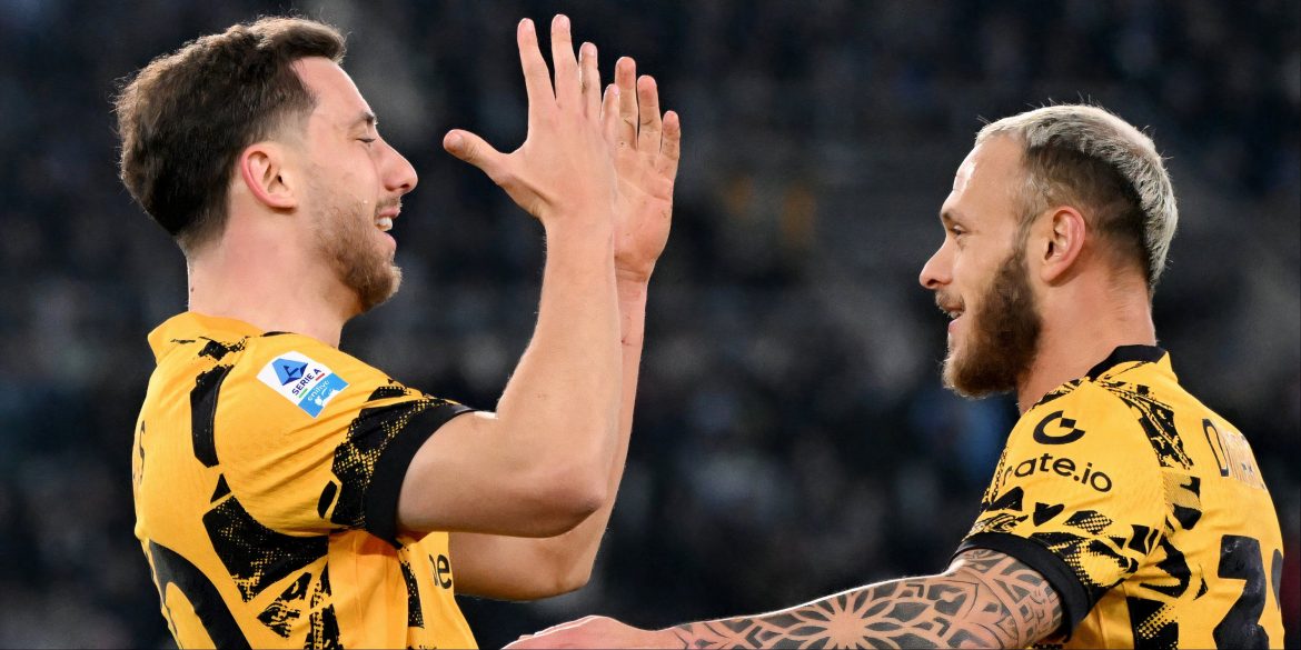 Man Utd make first move for £6.1m-a-year defender and have had a reply