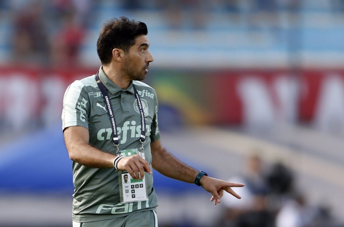 Leeds: Hay reacts to Abel Ferreira links